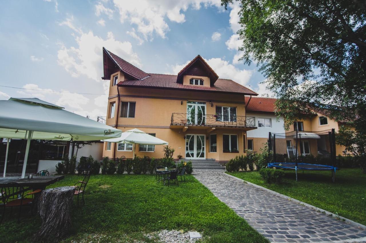 La Padure Pensiune-Restaurant Novaci-Străini Εξωτερικό φωτογραφία